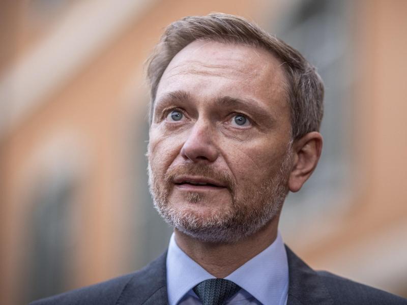 Zeigt sich offen für eine höhere Pendlerpauschale: Bundesfinanzminister Christian Linder. Foto: Oliver Weiken/dpa