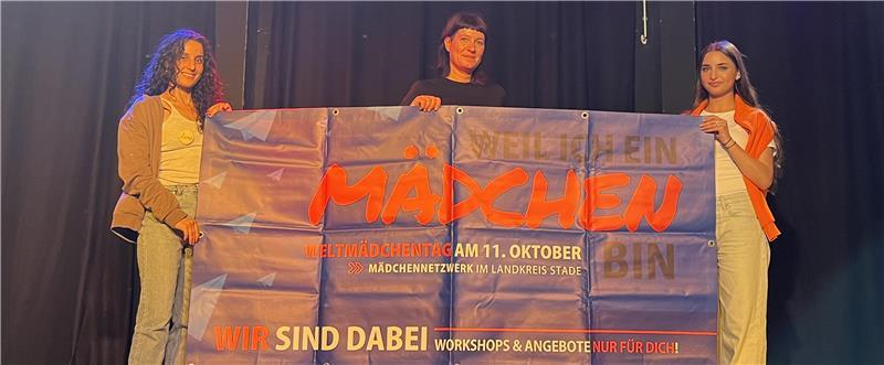 Zeinab Youssef (Jugendleiterin, von links), die Stader Mädchenpädagogin Catherine Bartl und Nauros Rüstem (Jugendleiterin) freuen sich auf die Aktionswochen für Mädchen.