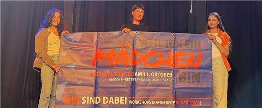 Zeinab Youssef (Jugendleiterin, von links), die Stader Mädchenpädagogin Catherine Bartl und Nauros Rüstem (Jugendleiterin) freuen sich auf die Aktionswochen für Mädchen.