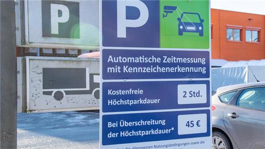 Zeitgenaue Messung der Parkdauer – so wird es inzwischen auf vielen Baumarkt-Parkplätzen wie bei Obi in Bremerhaven praktiziert.