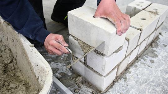 Zement, Beton und Mörtel sind wichtige Baustoffe. (Symbolbild)