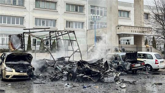 Zerstörte Autos in Belgorod. Die gleichnamige russische Grenzregion hat erneut Beschuss gemeldet.