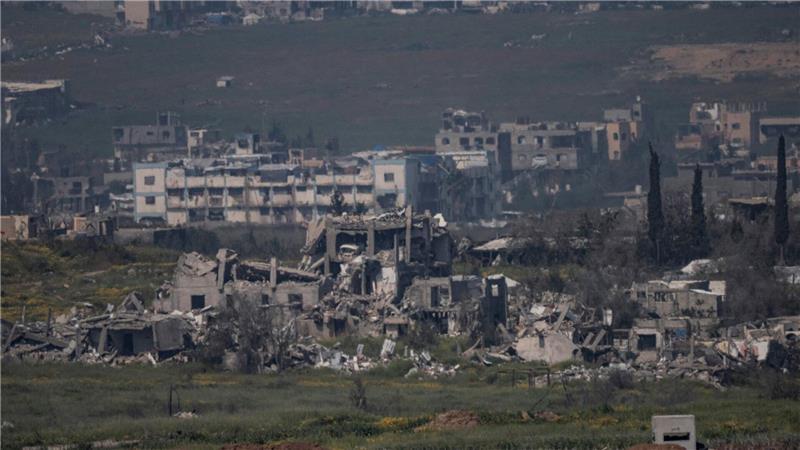 Zerstörte Gebäude im Gazastreifen von der Grenze zwischen Israel und Gaza aus gesehen. 