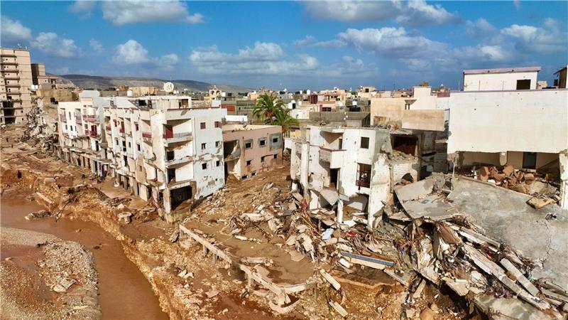 Verzweifelte Suche nach Überlebenden in Libyen Zerstörte Häuser in der verwüsteten Hafenstadt Darna.