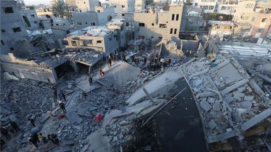 Zerstörungen im Gazastreifen - Vermittler bemühen sich um eine befristete Feuerpause und eine Freilassung von Geiseln.