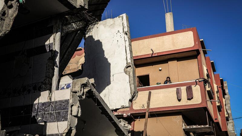 USA setzen im Nahen Osten auf Vergeltung und Abschreckung Zerstörungen nach einem israelischen Luftangriff im südlichen Gazastreifen.