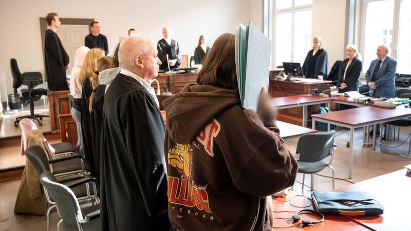Zeugenaussagen hatten zur Festnahme der Angeklagten geführt.