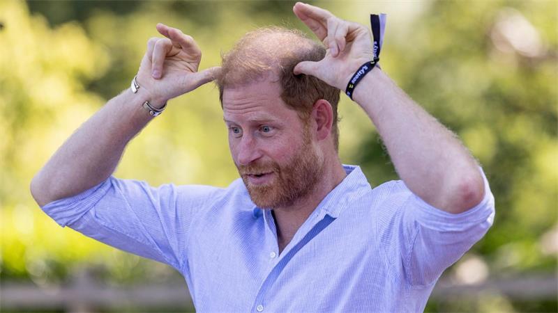 Ziegen-Yoga Royal: Prinz Harry zu Besuch in Großbritannien