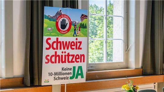 Ziel der rechtskonservativen Schweizerischen Volkspartei war es, die Bevölkerungszahl bis 2050 auf zehn Millionen zu begrenzen.