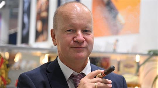 Zigarrenlobbyist Bodo Mehrlein hofft darauf, dass die Pläne für eine drastische Tabaksteuer-Anhebung überarbeitet und aufgeweicht werden. 