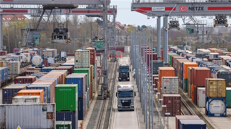 Exportminus - Zollstreit bremst Aufschwung aus Zölle und Handelsschranken belasten den Welthandel (Archivbild)