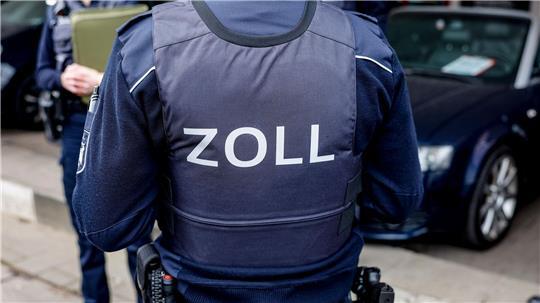 Zöllner haben in Schleswig-Holstein wegen eines möglichen Millionenbetruges im Bau ermittelt. (Symbolbild)
