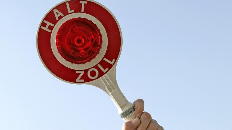 Zollbeamte in Hamburg kontrollierten einen auffälligen Wagen - mit Erfolg.