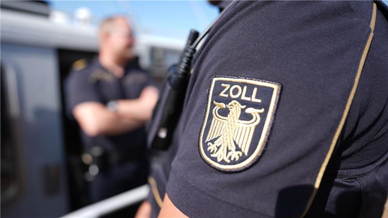Zollfahnder aus Hamburg hatten die Büros am Dienstag durchsucht. (Archivbild)