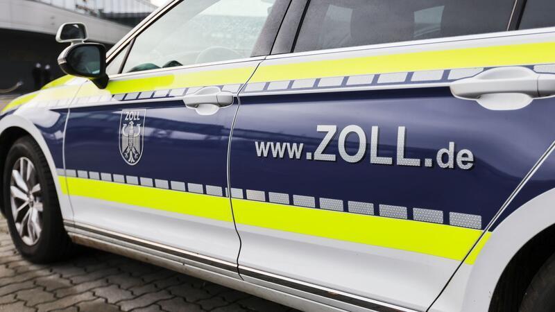Zollfahnder und Polizisten haben in Kiel zwei mutmaßlich Drogendealer festgenommen. (Symbolbild)