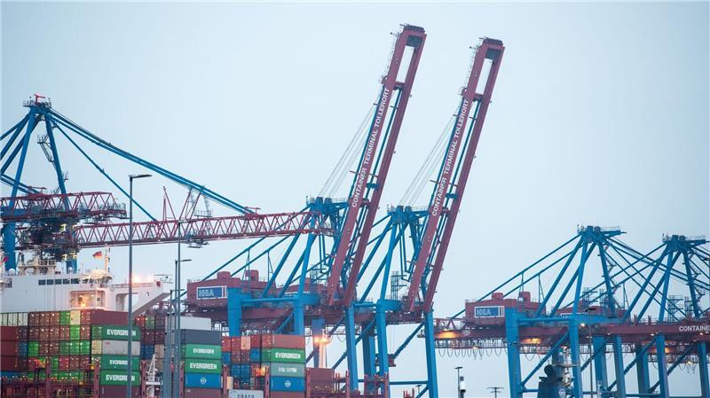 Zollstreit und kein Ende: Exporte in die USA sacken ab Zollstreit mit den USA und Rückgänge im China-Geschäft: Schwere Zeiten für Deutschlands Exporteure. (Archivbild