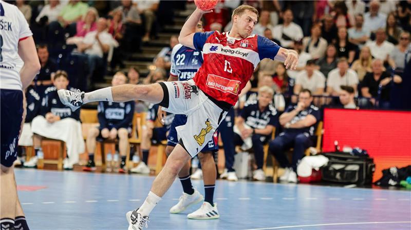 Johanssons Wurf sichert Kiels Sieg über Hamburg Zu Gast beim THW Kiel: Niklas Weller vom HSV Hamburg.