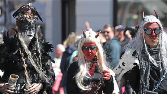 Zu Walpurgis kostümieren sich viele Menschen. 