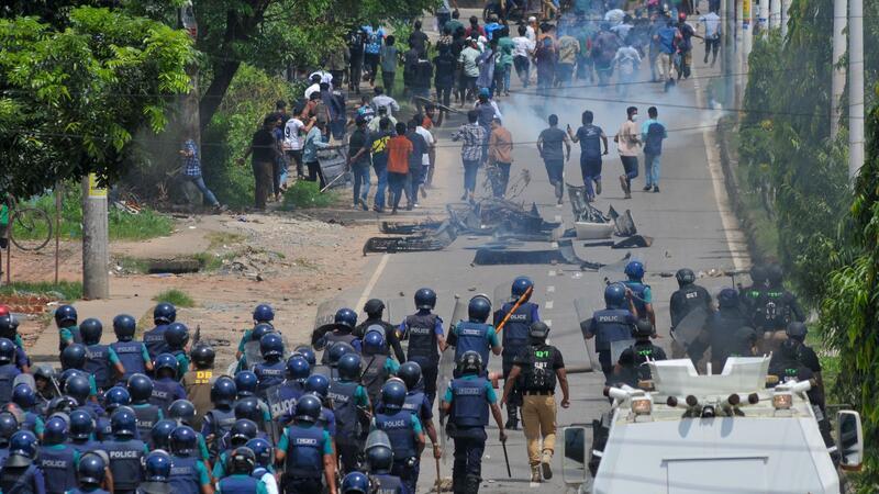 Medien: Elf Tote bei Studentenprotesten in Bangladesch Zu Zusammenstößen und Gewalt kam es in mehreren Teilen des Landes.