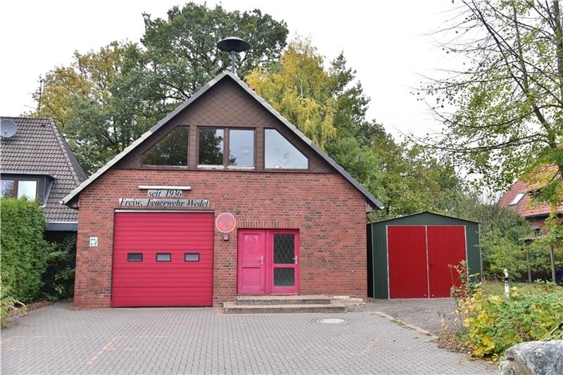 Zu alt und zu klein: Das bisherige Feuerwehrhaus in Wedel entspricht nicht mehr den Anforderungen.