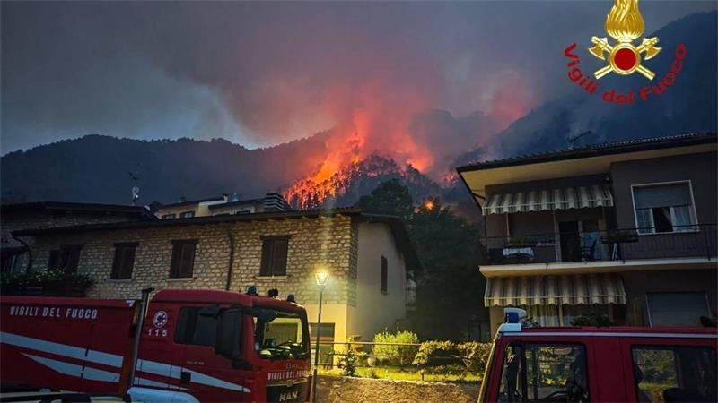 Feueralarm am Gardasee: 250 Menschen evakuiert Zu dem Feuer kam es in der Gemeinde Tignale am Westufer des Gardasees.