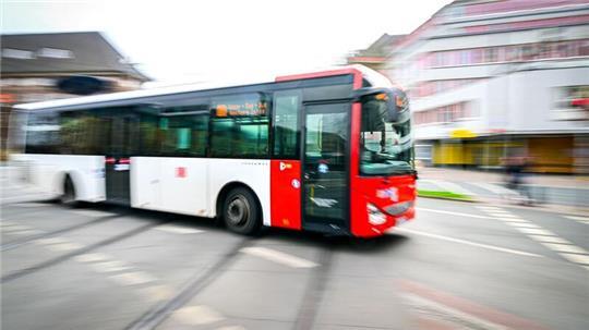 Zu dem Vorfall kam es in einem Linienbus im Norden von Bremen. (Symbolbild)