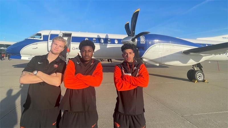 Bald in einer Liga mit Messi? Dieser Buxtehuder träumt von der MLS Zu den Auswärtsspielen geht es mit dem Flugzeug.