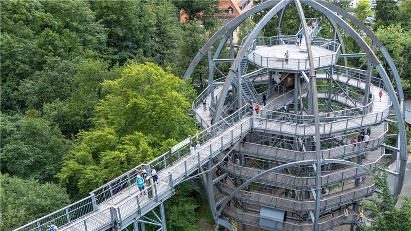 Veranstaltungen locken, noch Platz in den Urlaubsregionen Zu den Feiertagen sind Osteraktionen am Baumwipfelpfad in Bad Harzburg geplant. (Archivbild)