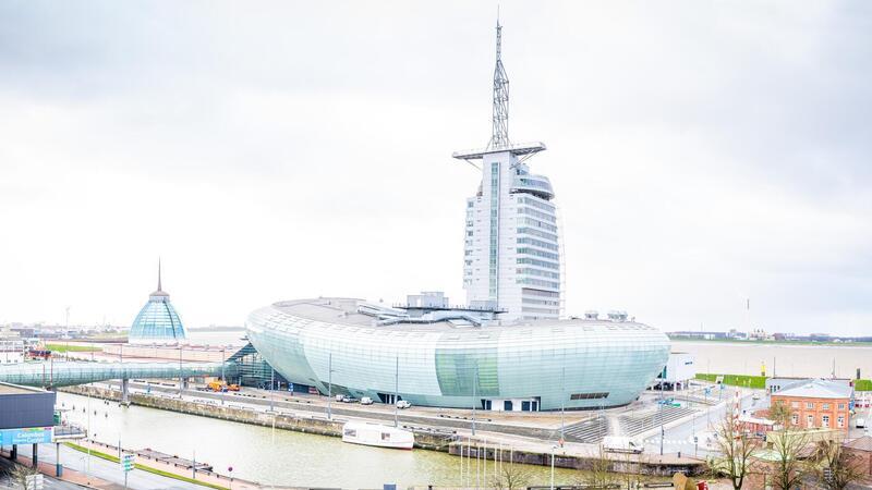Adana, Baltimore, Urfa: Wie Wikipedia Partnerstädte für Bremerhaven erfindet Zu den Maritimen Tagen werden Delegationen aus den Partnerstädten nicht da sein. Im Bild die Havenwelten mit Columbusstraße, Sail City Hotel und Klimahaus im Februar 2020.