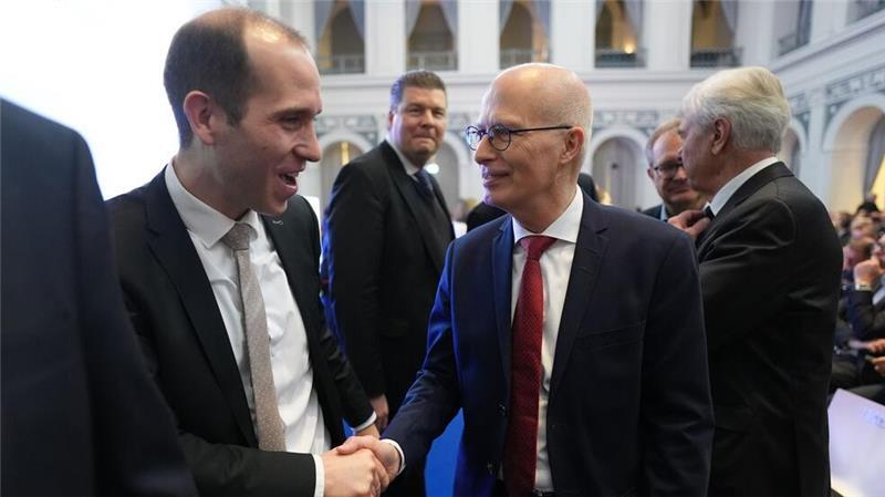 Handelskammer-Präses: Politik muss Wirtschaft ernster nehmen Zu den geladenen Gästen gehörten unter anderem der CDU-Landesvorsitzende Dennis Thering und Hamburgers Erster Bürgermeister Peter Tschentscher (SPD).