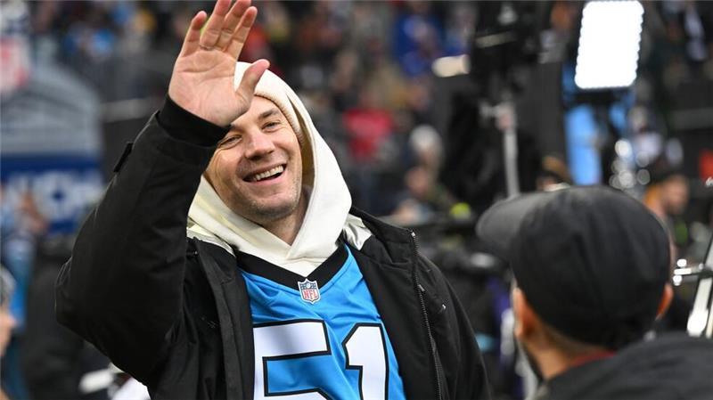 NFL-Spektakel in München: Panthers gewinnen Football-Krimi Zu den vielen Ehrengäste gehörte auch Fußballer Manuel Neuer.