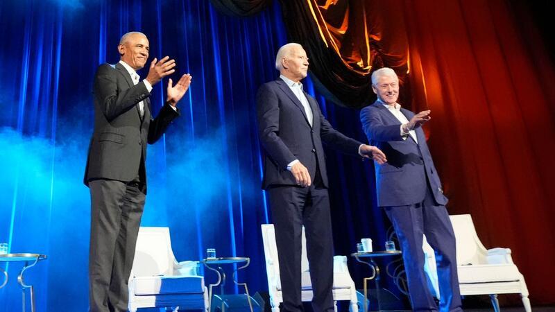 Zu der Veranstaltung mit Biden (M), Obama (l) und Clinton kamen mehrere Tausend Zuschauer.