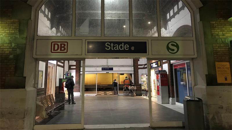 Zu der wüsten Schlägerei war es am Donnerstagabend am Stader Bahnhof gekommen.