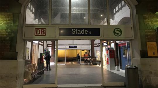 Zu der wüsten Schlägerei war es am Donnerstagabend am Stader Bahnhof gekommen.