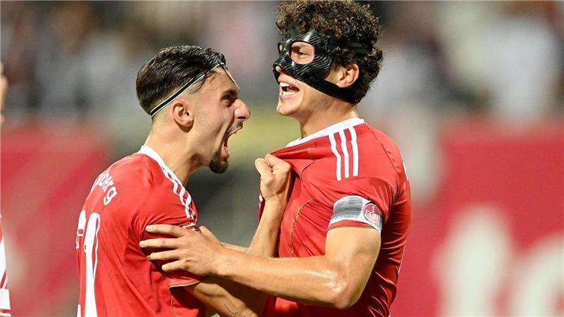 Zu früh gejubelt: Das Kopfballtor von Maskenmann Fabio Gruber wurde wegen Abseits vom Video-Assistenten kassiert.