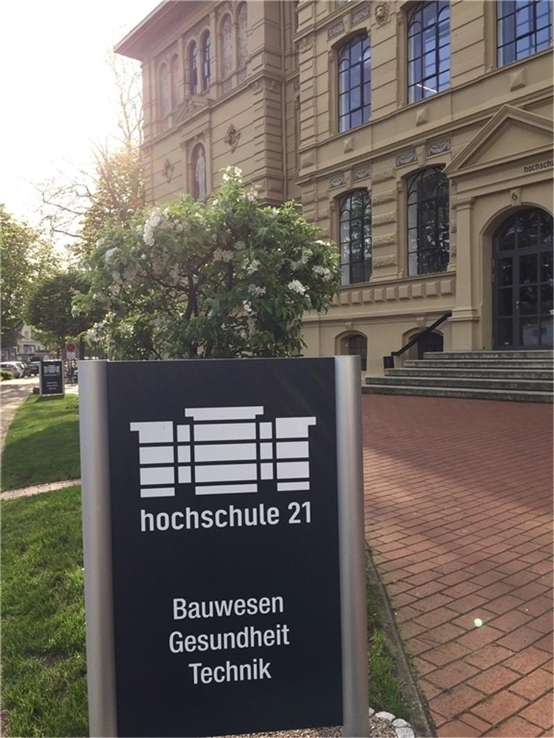 Zu ihrem dualen Studienangebot veranstaltet die Buxtehuder Hochschule 21 einen virtuellen Informationstag .