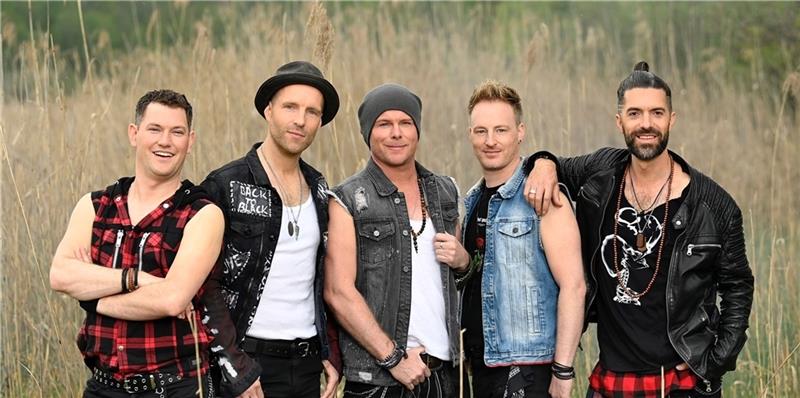 Zu ihrem neuen Song „Was geht hier ab“ zeigt sich die Band „Voxxclub“ in einem neuen Look. Ein dauerhafter Image-Wechsel soll das aber nicht sein. Foto: Christian Bartz