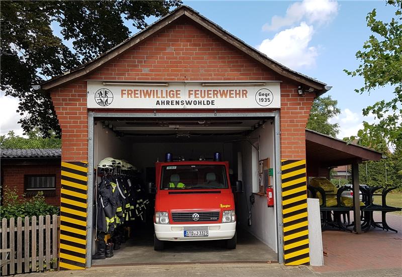 Zu klein: Das Feuerwehrhaus in Ahrenswohlde soll durch einen Neubau ersetzt werden. Foto Mehrkens