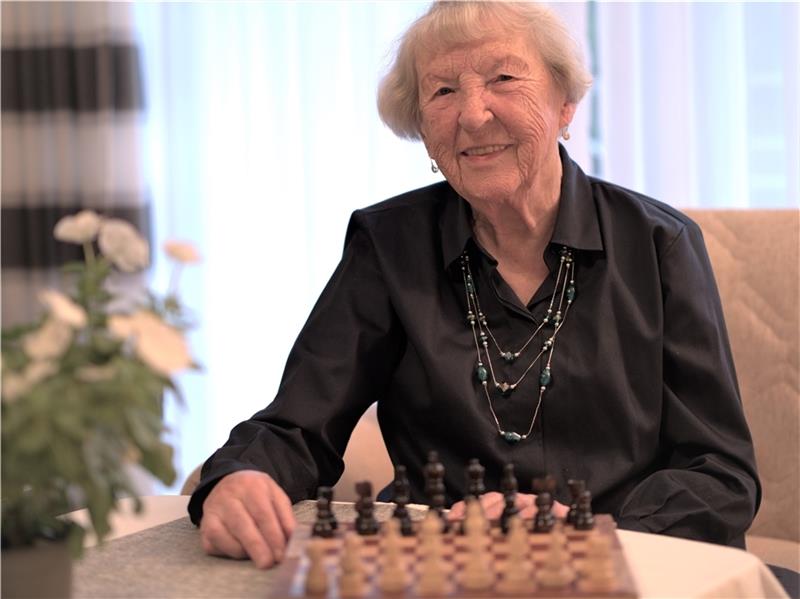 Sie ist die wohl älteste Lehrerin im Landkreis Stade Zu selten findet Sigrid Langer Gegner beim Schach. Foto: Hußendörfer