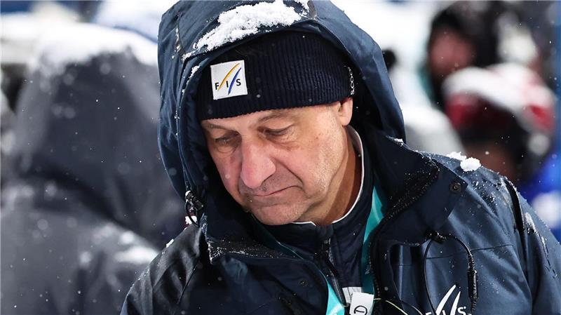 „Extrem bitter“: Knapp 17 Zentimeter fehlen zu Bronze Zu viel Schnee: Renndirektor Sandro Pertile.