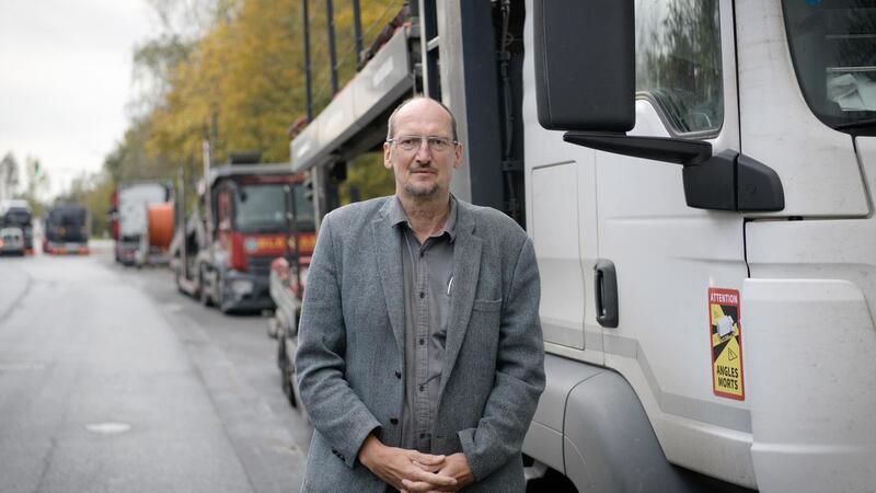 Ausbeutung am Lenkrad: Skandale um Lkw-Speditionen Zu wenige Kontrollen: Der Journalist Jan Bergrath recherchiert über Arbeitsbedingungen osteuropäischer Fernfahrer.