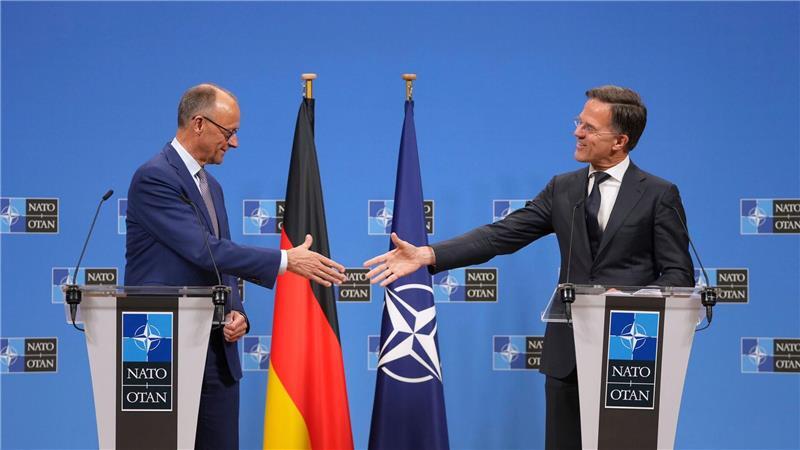 Zu zeitlichen Perspektiven bezüglich eines Nato-Beitritts der Ukraine äußerte Merz sich nicht.