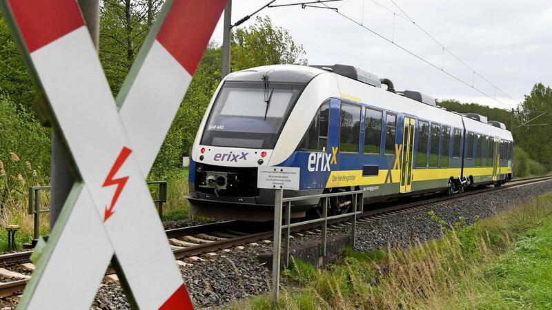 Züge wie dieser vom Typ LINT werden erneuert. (Archivbild)