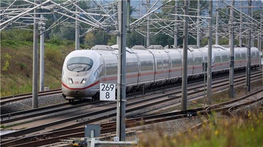Züge zwischen europäischen Metropolen sollen künftig deutlich schneller fahren können. (Archivbild)