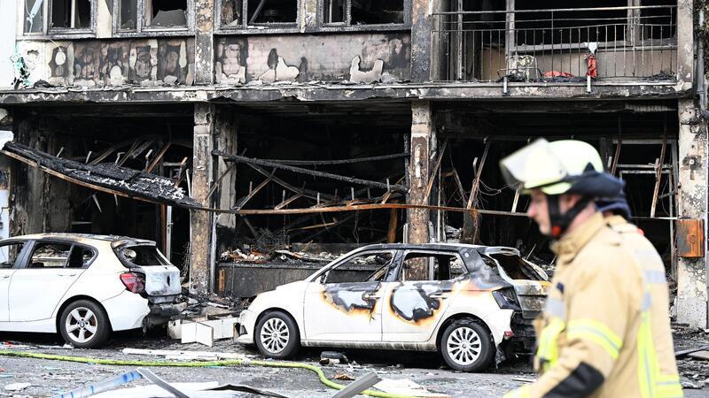 Bild der Verwüstung: Drei Tote nach Brand in Düsseldorf Zuerst brannte ein Kiosk...
