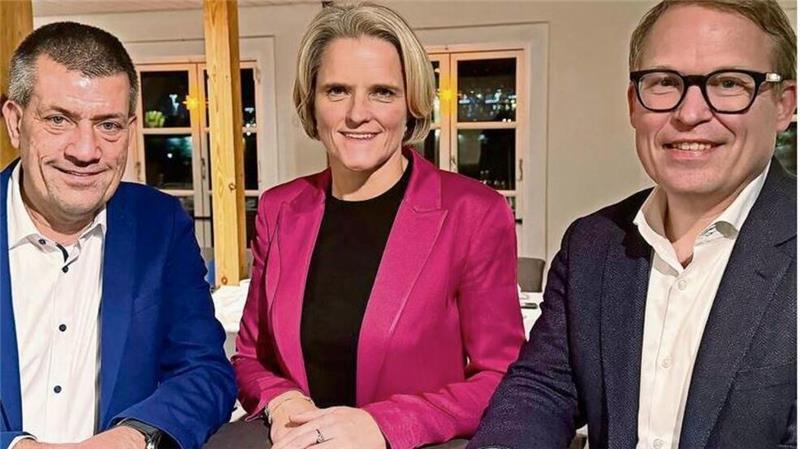 Airbus zieht Bilanz: Was im Jahresendspurt noch fehlt „Zufrieden mit diesem Jahr“ - die deutsche Airbus-Geschäftsführung mit André Walter, Nicole Dreyer-Langlet und Sebastian Peters (von links).