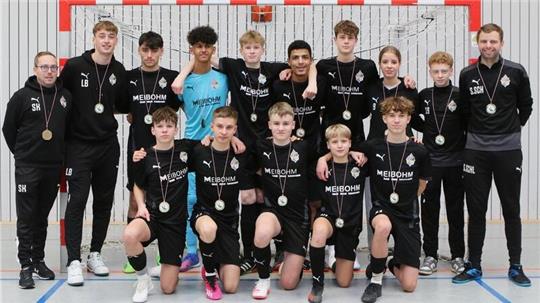 Zufriedene Gesichter: Die U15 des JFV A/O/B/H/H hat die Futsal-Bezirksmeisterschaften gewonnen.