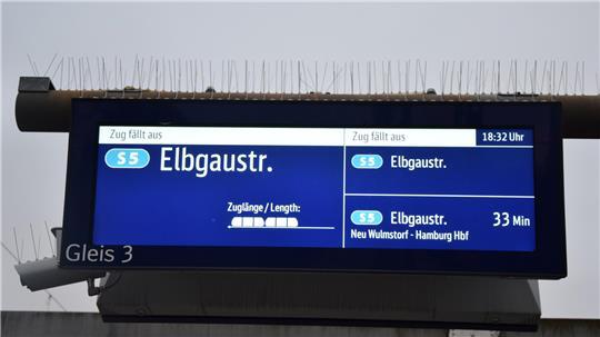 Zugausfälle am Bahnhof Buxtehude: Wer am Mittwoch, 26. März, am frühen Abend mit der S-Bahn aus dem Landkreis Stade nach Hamburg fahren wollte, musste Geduld aufbringen.