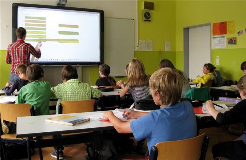 Zukünftig soll jedes Klassenzimmer mit einem Whiteboard ausgestattet sein. Foto: Seidel/dpa