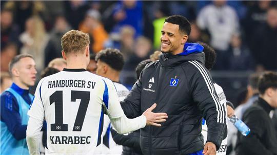 Zuletzt Zuschauer dabei, nun wieder im Kader des HSV: Robert Glatzel (M) steht vor seinem Comeback.